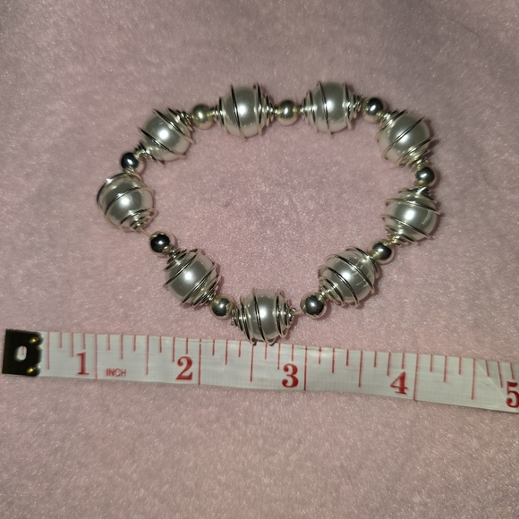 Elegant Silver And White Beaded Bracelet - Picture 2 of 3